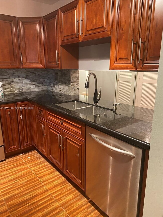 Building Photo - 706 Gardens Dr