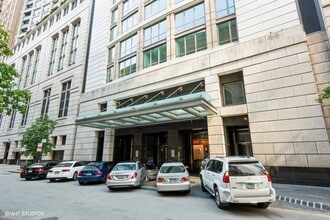 Building Photo - 130 N Garland Ct