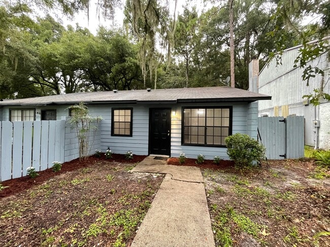 Primary Photo - 2210 SW 70th Terrace