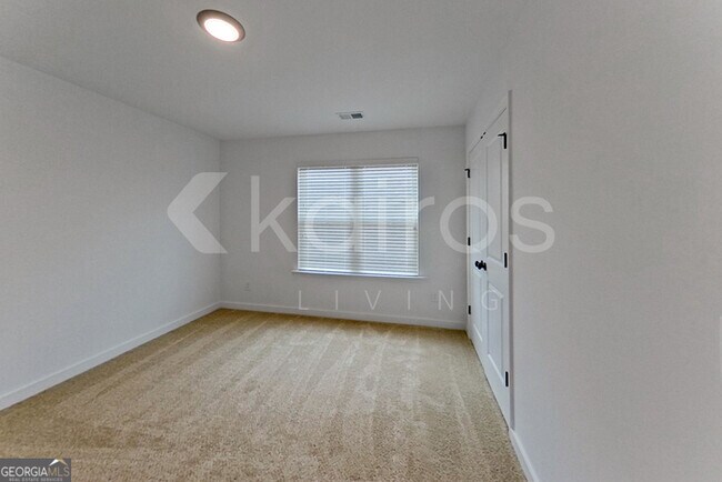 Building Photo - 142 Hughes Dr