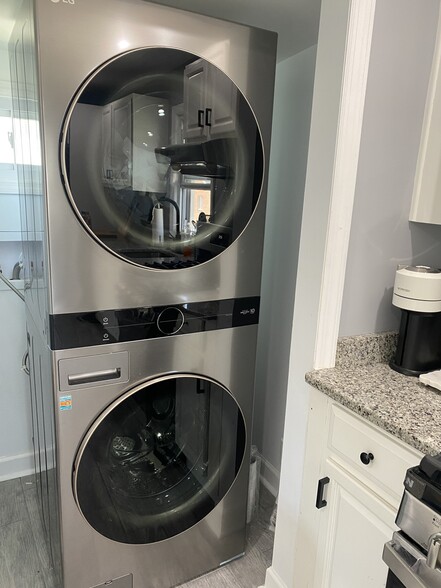 Building Photo - 136 West St