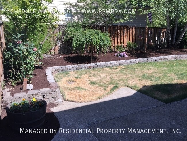 Building Photo - 23992 SW Red Fern Dr