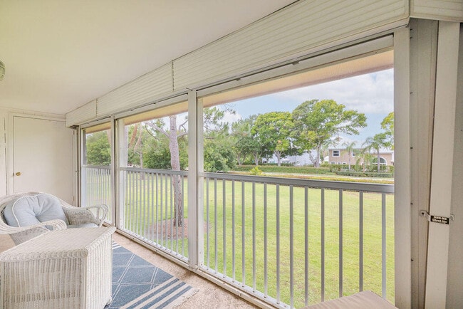 Building Photo - 18081 SE Country Club Dr