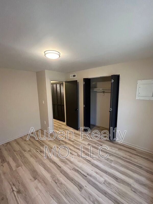 Building Photo - 3306 NW Mill Dr
