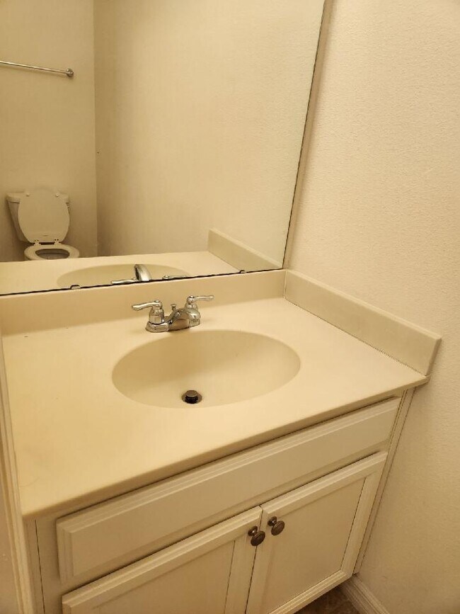 Building Photo - 105 Misty Glen Ln