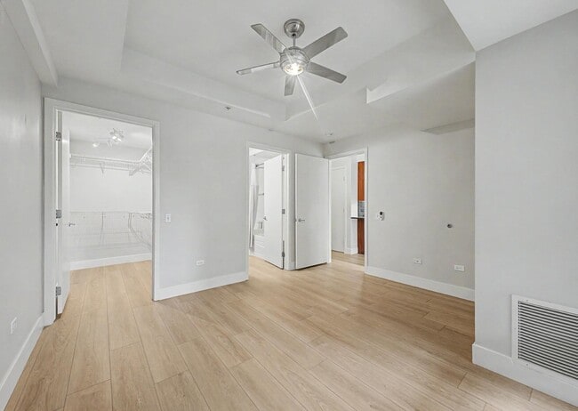 Building Photo - 7147 E Rancho Vista Dr