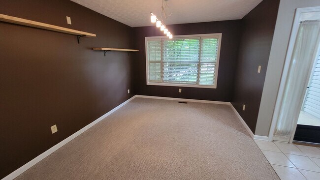 Building Photo - Fabulous 3 bedroom 3 bath walk- out ranch