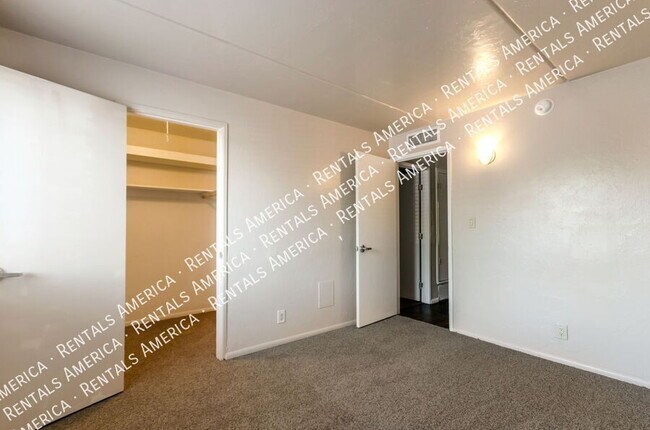 Building Photo - 55 N Cherry Ave