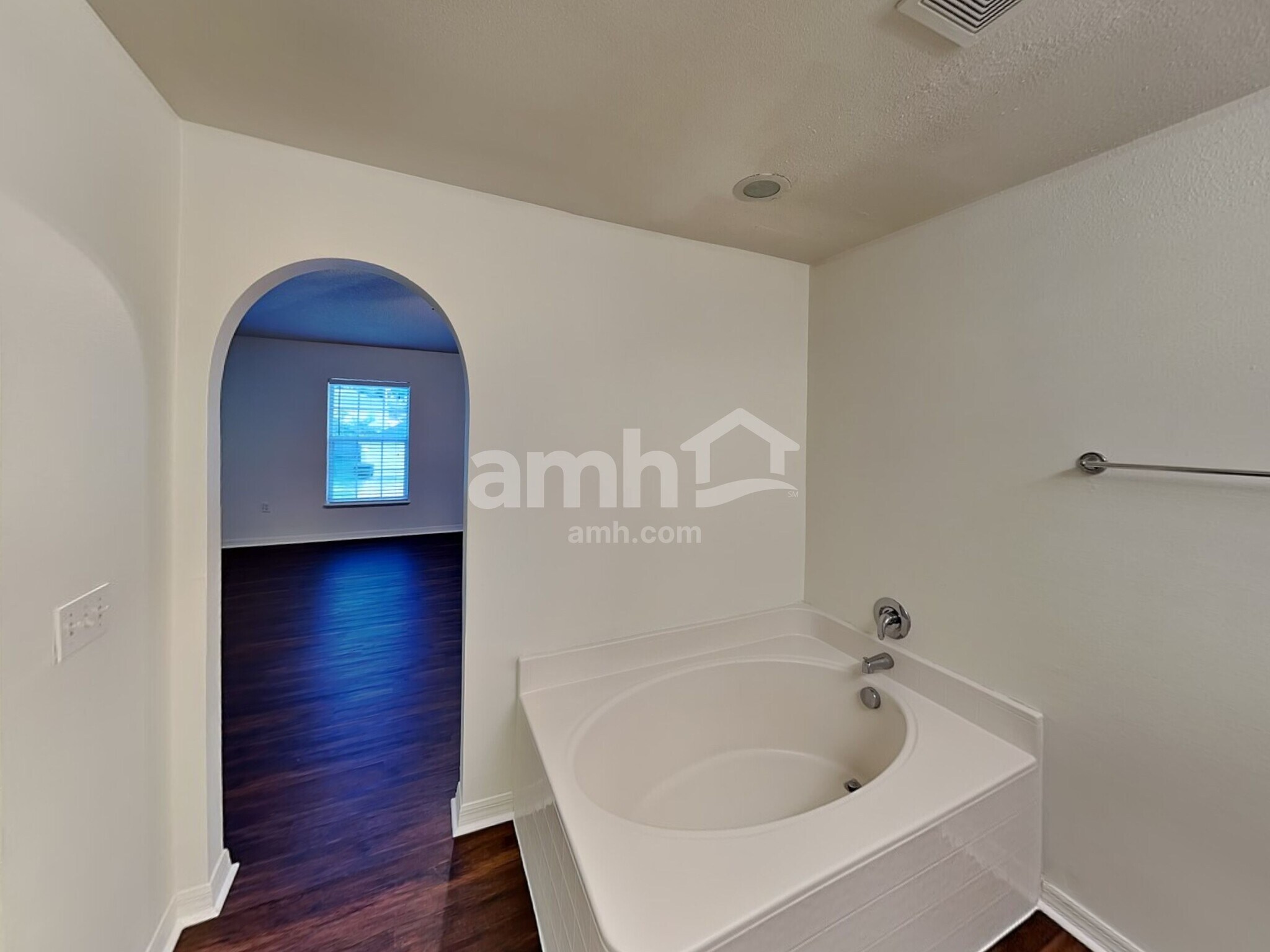 Building Photo - 5523 Ashleigh Park Dr