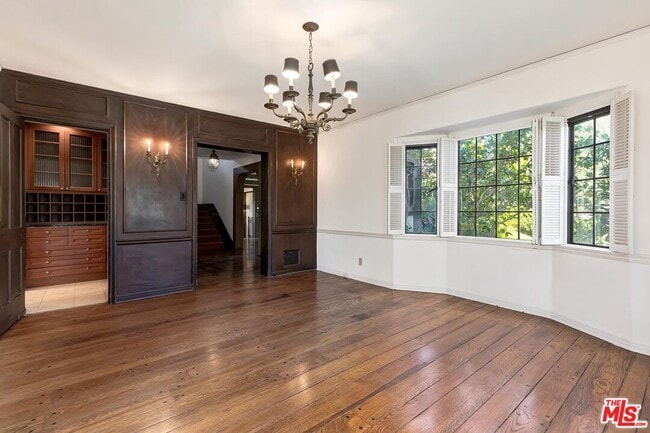 Building Photo - 201 Tavistock Ave