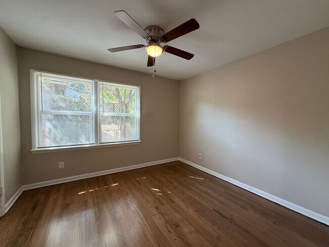 Building Photo - 4816 Melita Ave