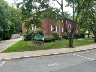 Building Photo - 22 Lake Shore Ter