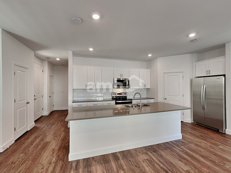 Building Photo - 10385 Bee Balm St