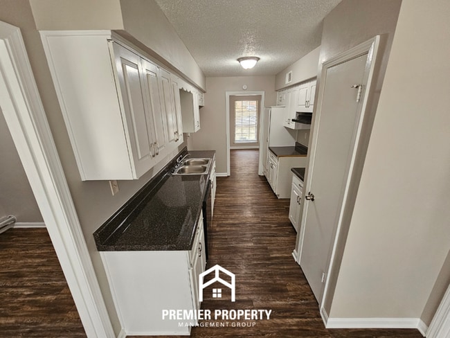 Building Photo - 5740 Fox Bend Ave