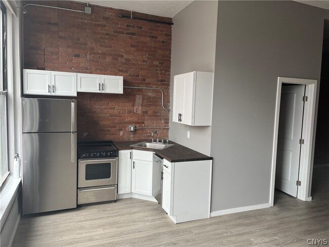 Building Photo - 317 S Clinton St