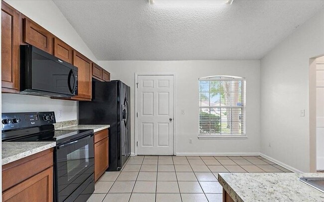 Building Photo - 8034 Macinnes Dr