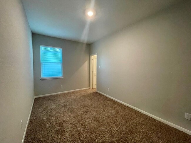 Building Photo - 228 Star Spangled Dr