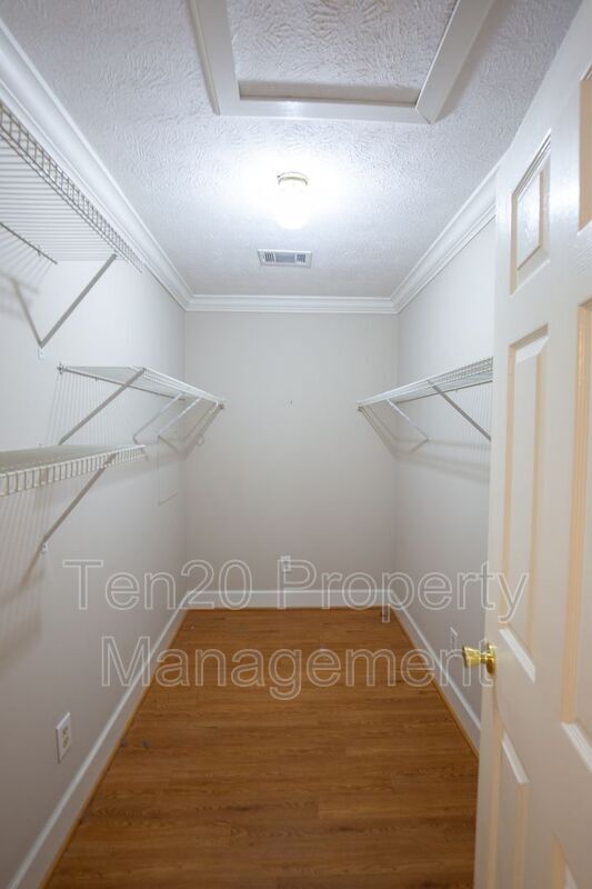 Building Photo - 8284 McKee Rd