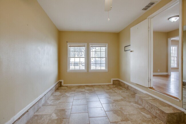 Building Photo - PRE LEASING for fall 2026! 3/2 in Tech Terrace!