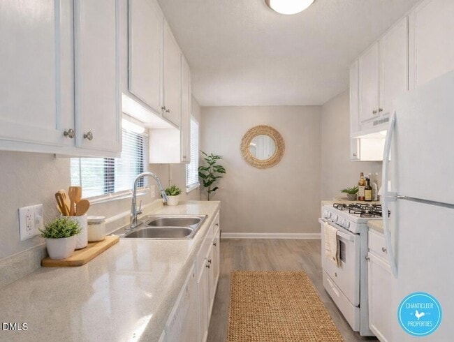 Building Photo - 2 Creekside Cir