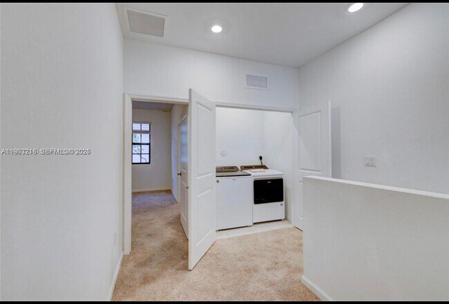 Building Photo - 1170 SW 7th Ct