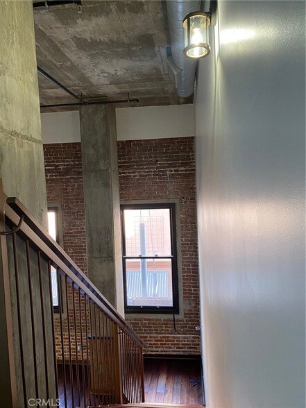 Building Photo - 35 N Raymond Ave