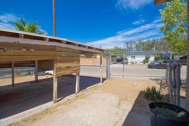 Building Photo - 321 Walsh Ln