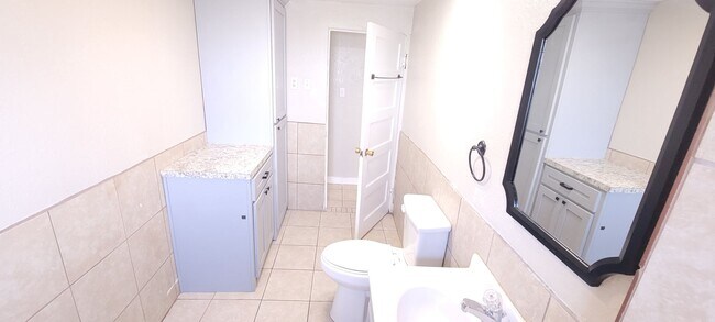 Building Photo - UPDATED COUNTRY PROPERTY