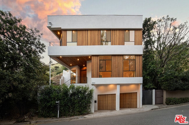 Building Photo - 2163 Outpost Dr
