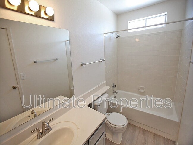 Building Photo - 10009 N 66th Ln