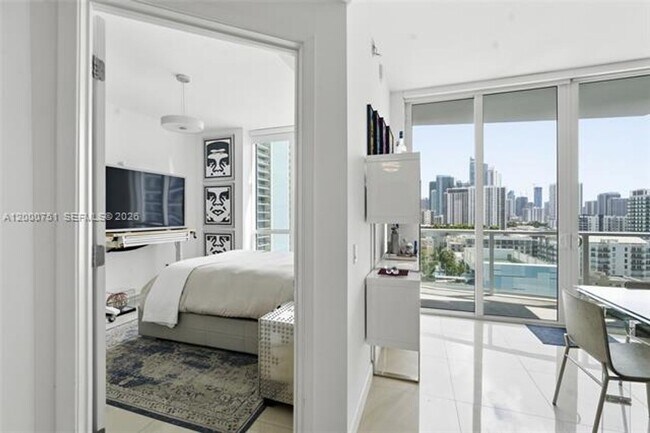 Building Photo - 601 NE 27th St