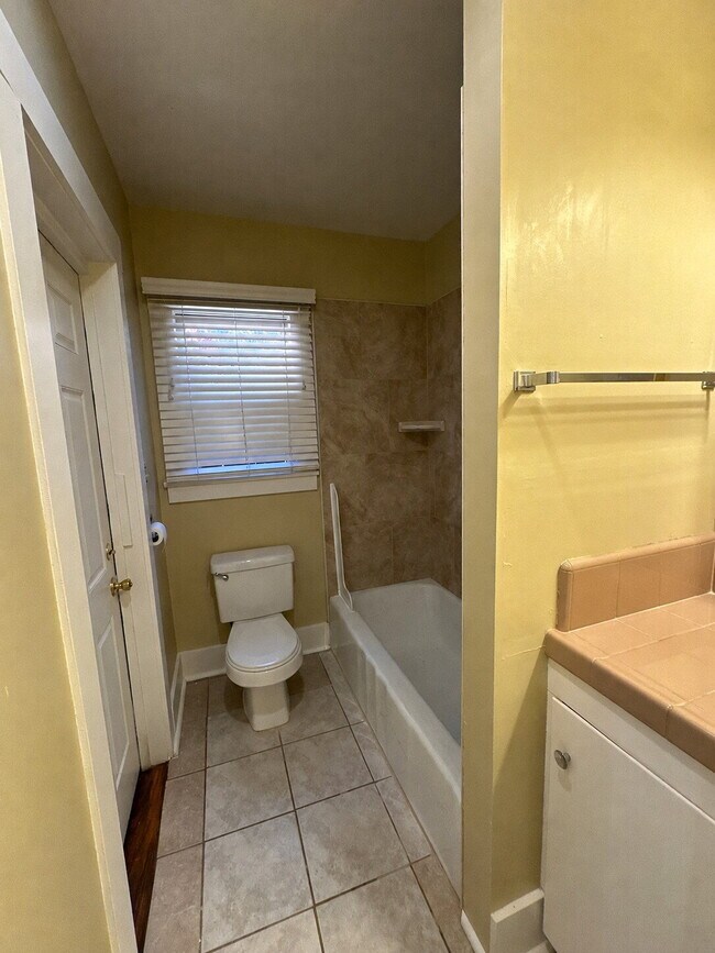Building Photo - Charming 1928 Vintage Cottage Near Cal Poly – Available Now