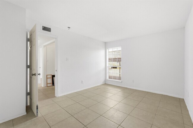 Building Photo - 10501 South Dr