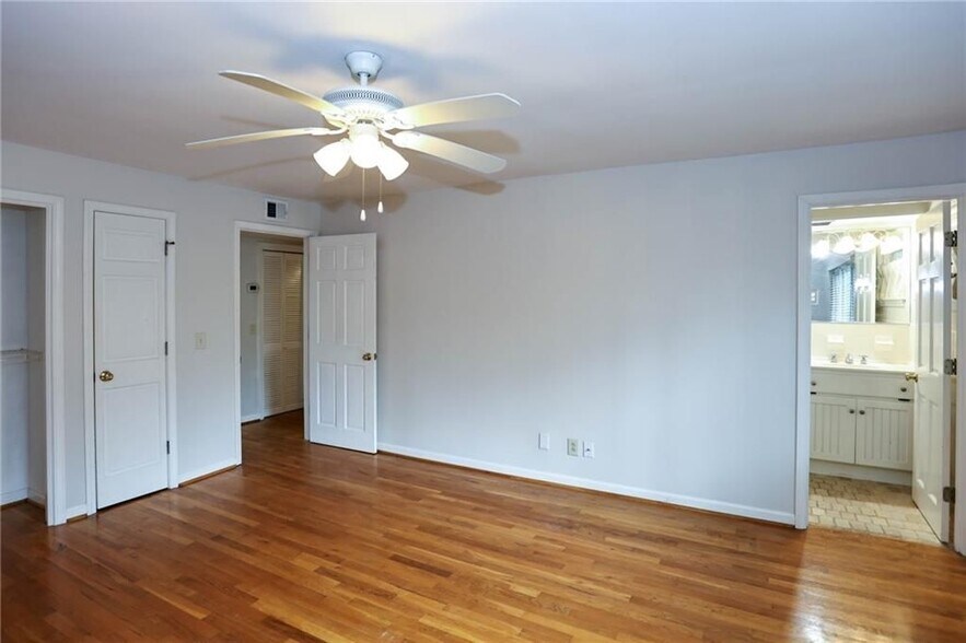 Building Photo - 115 Biscayne Dr NW