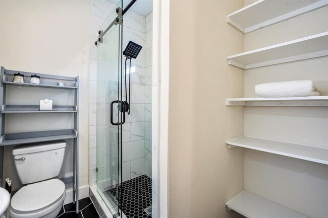 Building Photo - 5 Estelle St