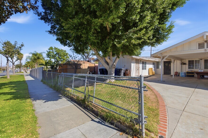 Building Photo - 8894 Indiana Ave