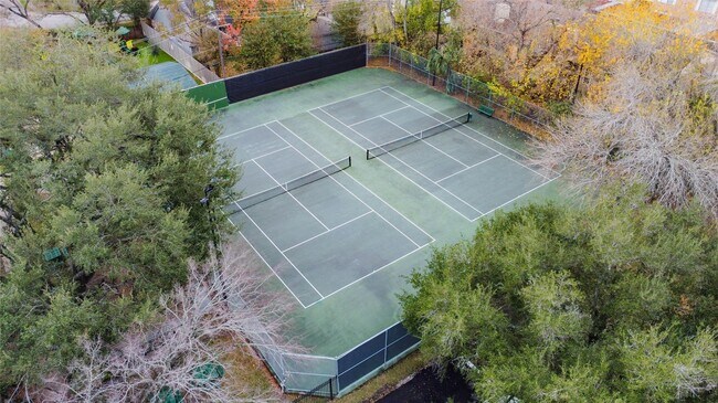 Building Photo - 10720 Briar Forest Dr