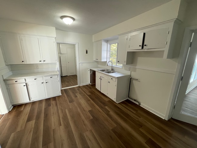 Building Photo - 3147 Shirley Dr