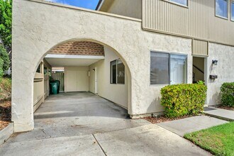 Building Photo - Spacious Townhome in Prime UTC/UCSD Locati...