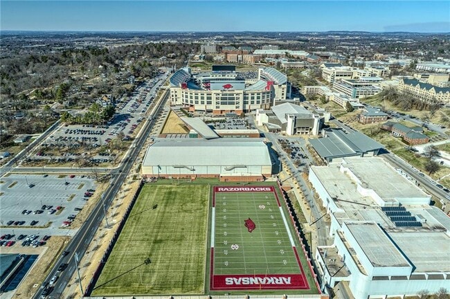 Building Photo - 1935 W Stone St