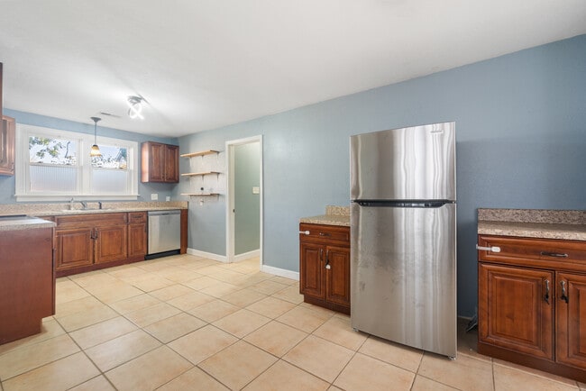 Building Photo - 3216 Marne Ave