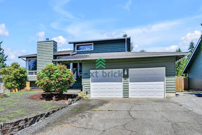 Building Photo - 3 Bed 2 Bath Single-family Home is availab...