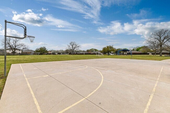 Building Photo - 104 Brentwood Dr