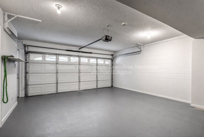 Building Photo - 437 S Gallaher View Rd