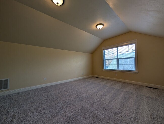 Building Photo - Beautiful 4-Bedroom, 3-Bath Home With Central Heat & A/C!