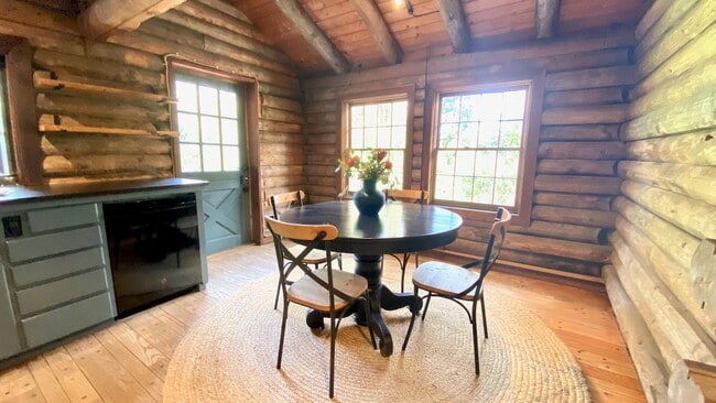 Building Photo - 615 Falls Dr