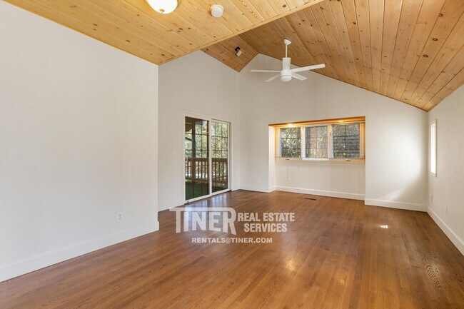 Building Photo - Fair Oaks Village Charmer
