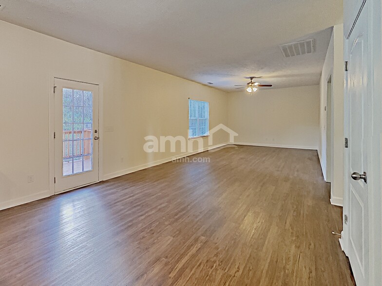 Building Photo - 1409 Napa Pt W