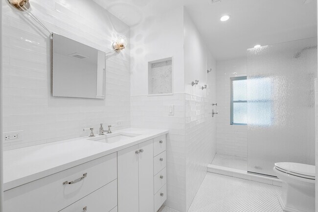 Building Photo - 5 Gerlach Pl