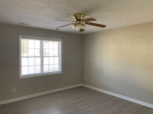 Building Photo - 413 Three Creeks Ct